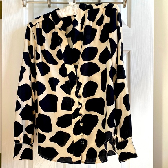 Ann Taylor size medium petite long sleeve black & cream top with covered buttons - Picture 2 of 13